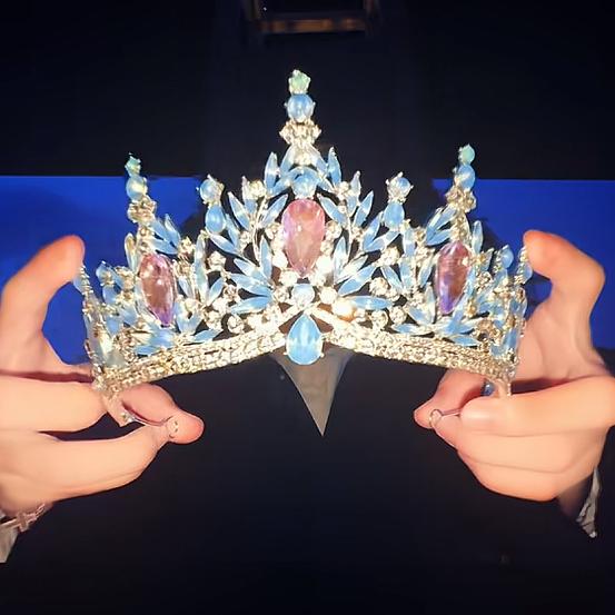 👑