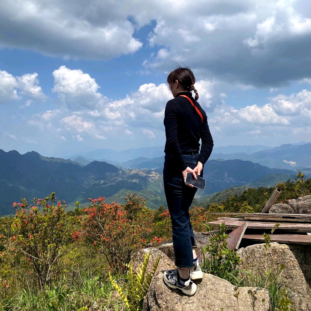 是小小詹吖