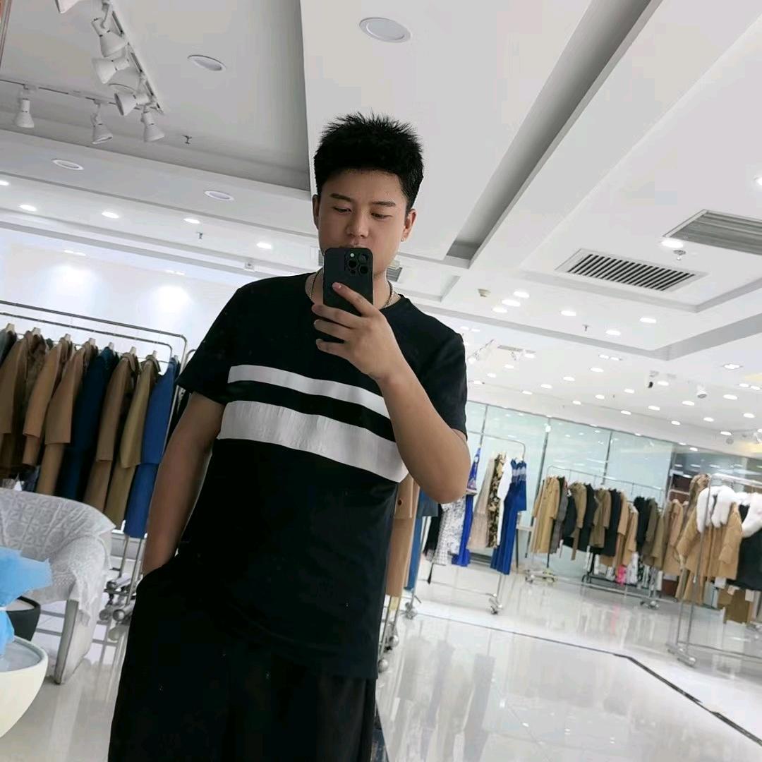 广州衣品红女装批发宏伟