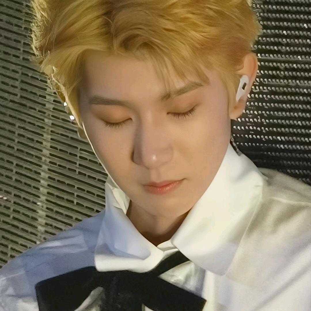 凌晨³点半买防滑鞋垫(见过王源³次版)