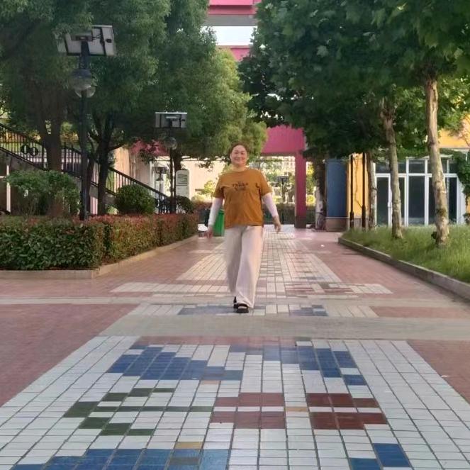 伪装的坚强，敌可是伤悲。