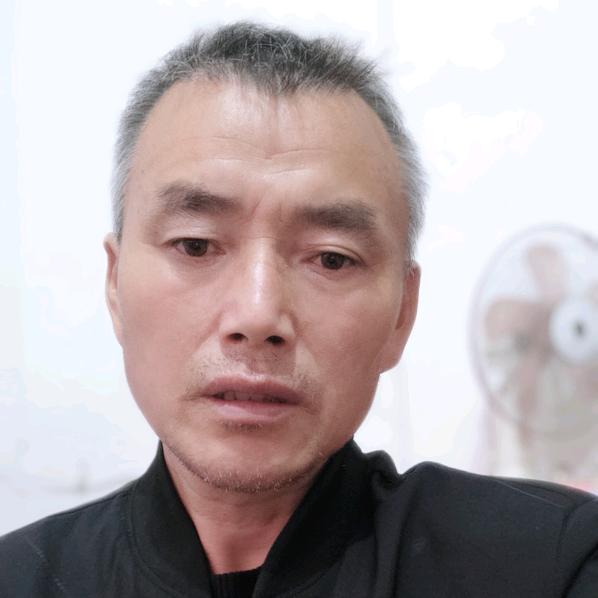 军哥(晚上8点10分开播)喜欢唱歌交友。
