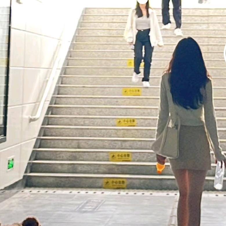 爱教几何的数学小张