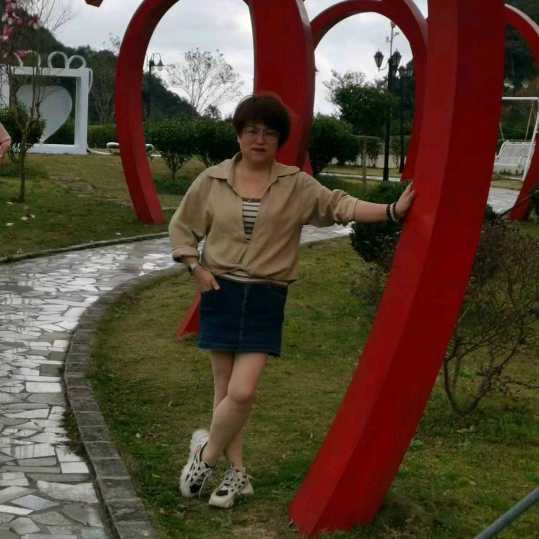 小鱼小鱼水里游