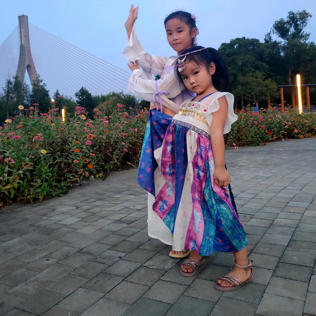 画彩绘的👯英子