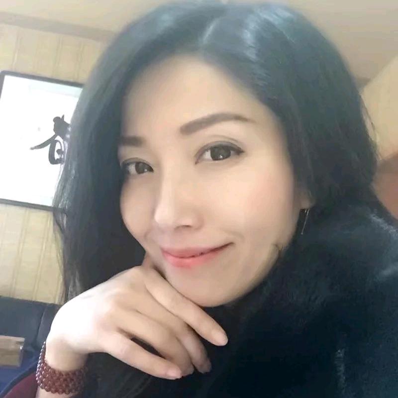 新疆鸽子舞蹈服订制