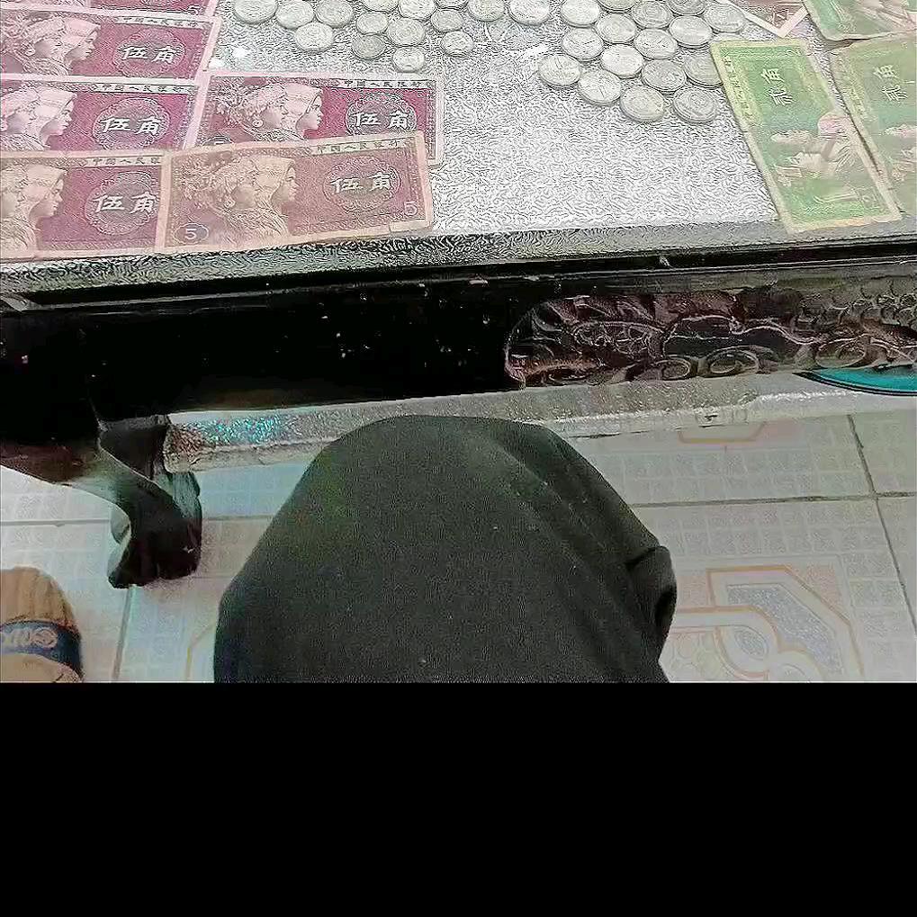 8O的氐…钱有2百多张