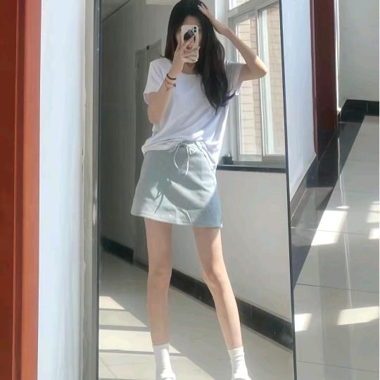 王爷（爱写小说的大长腿）