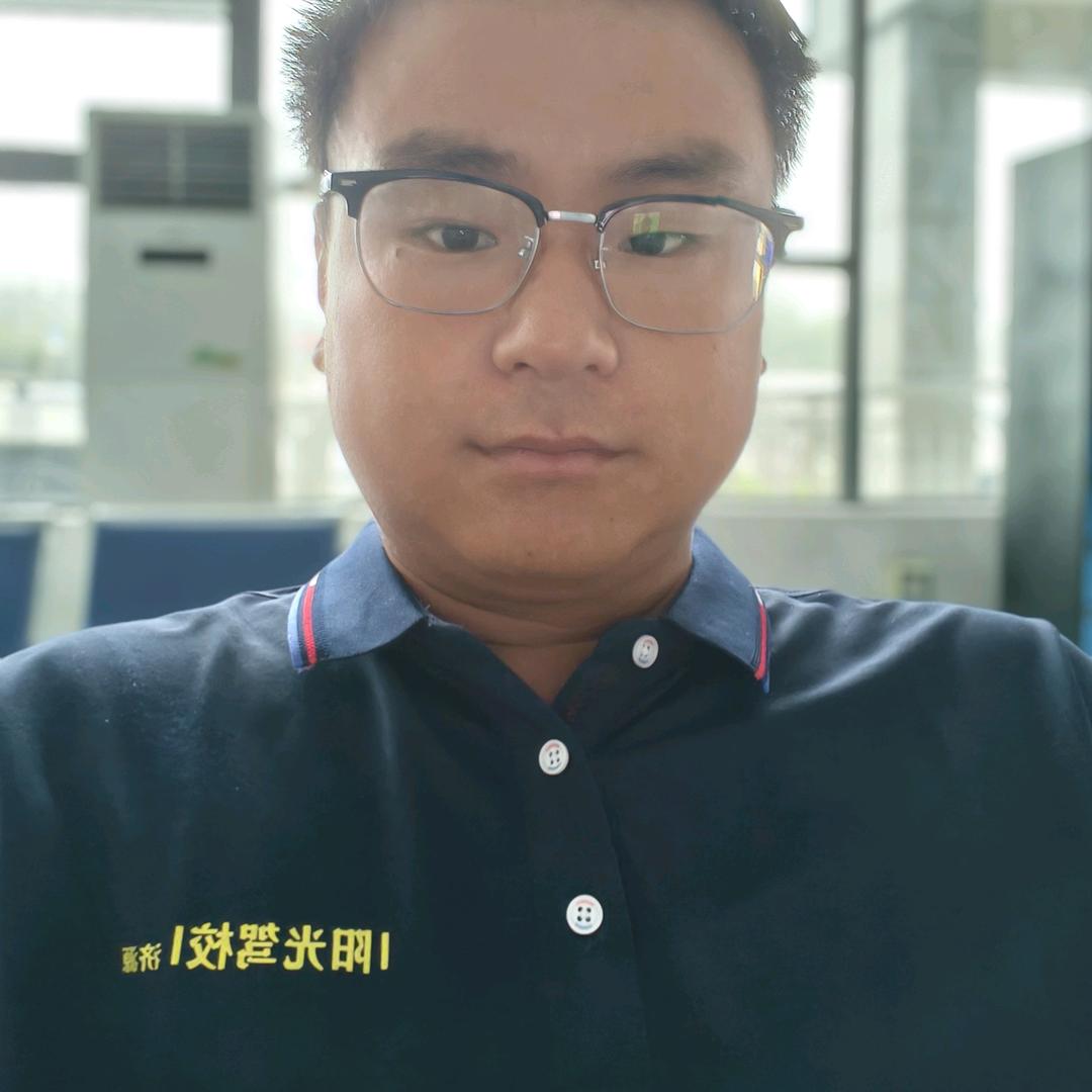 阳光驾校苗教练