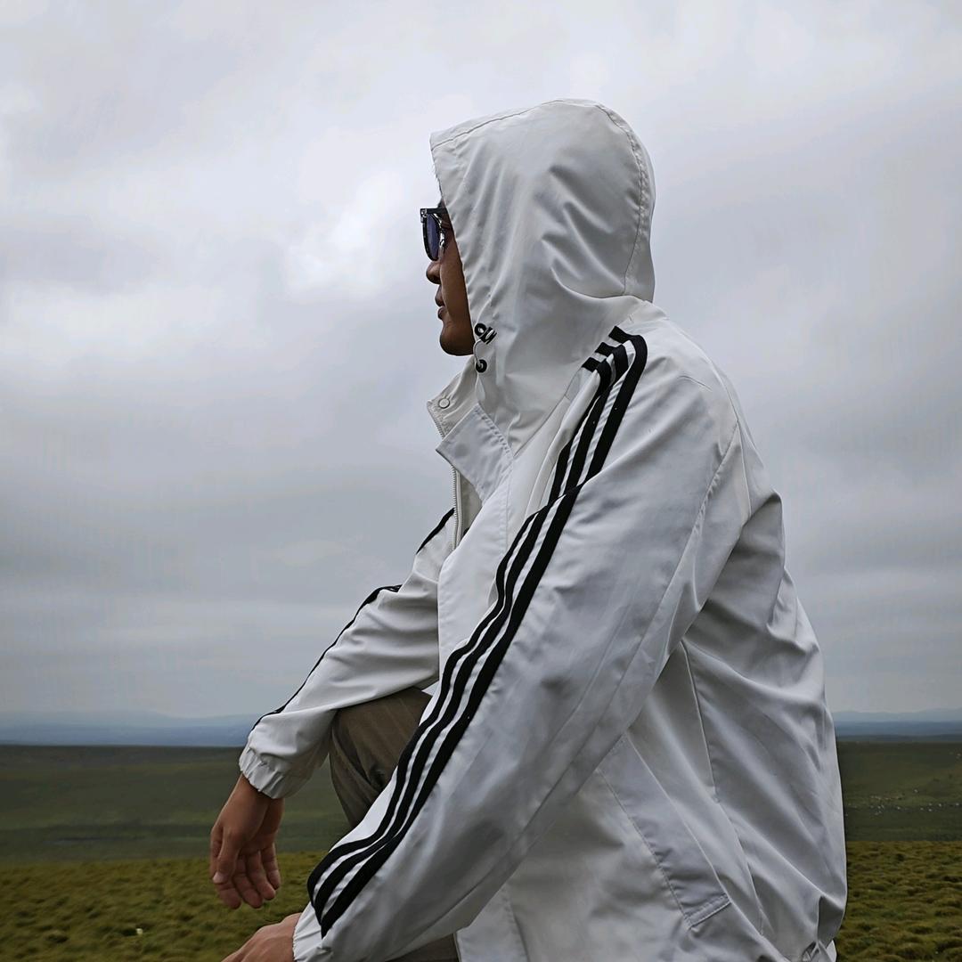 少 年