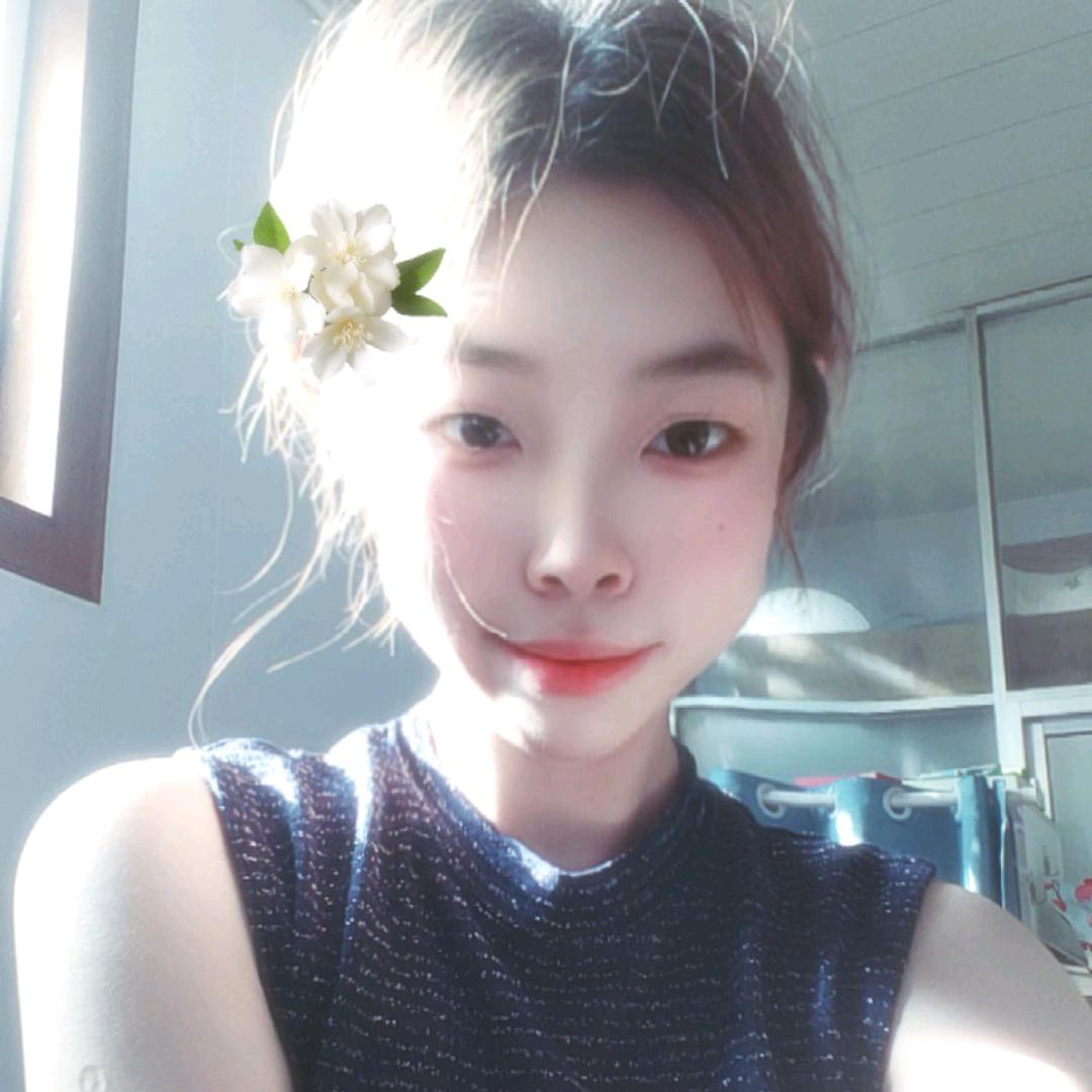 满满.