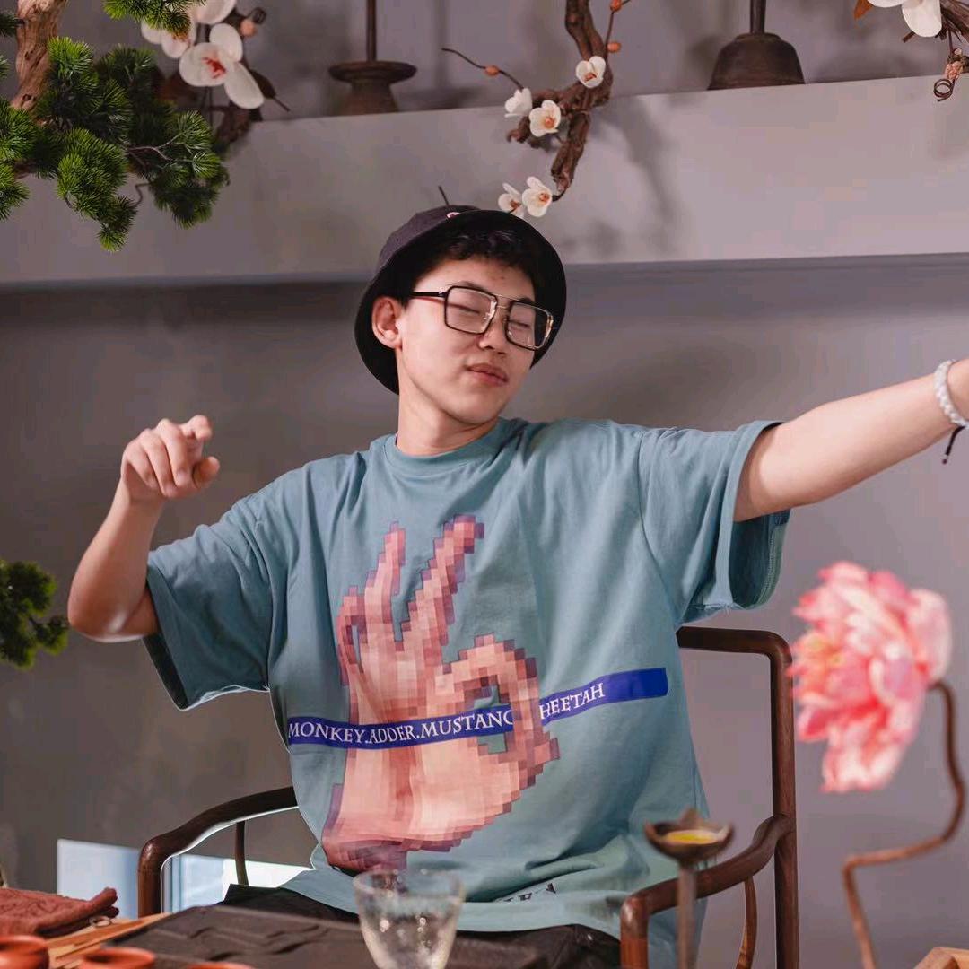 阿水（人在工位浑身疼）