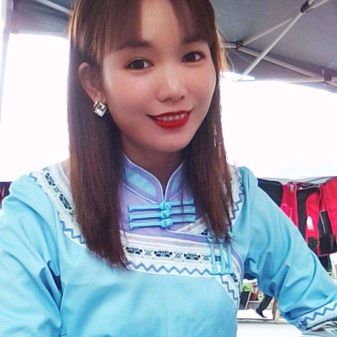菲月民族服装批发店…