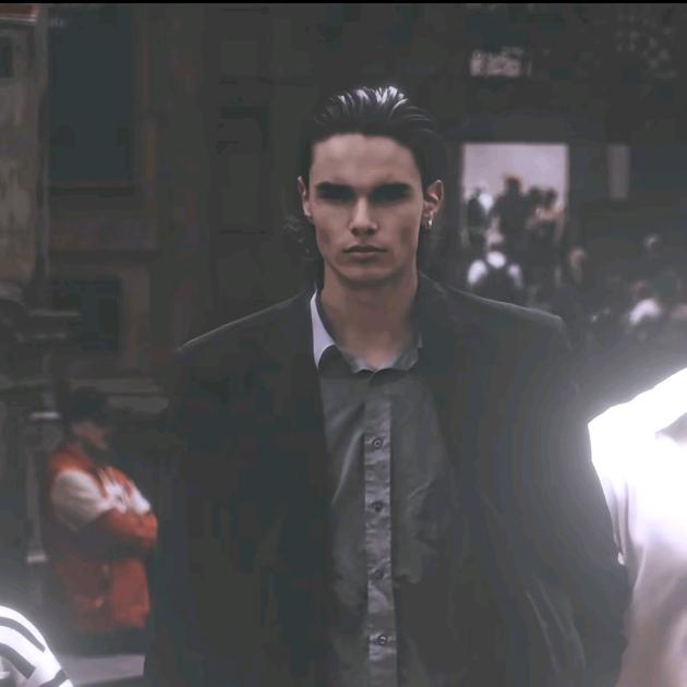 无能的妻子喊瞎子看瘸子踢人