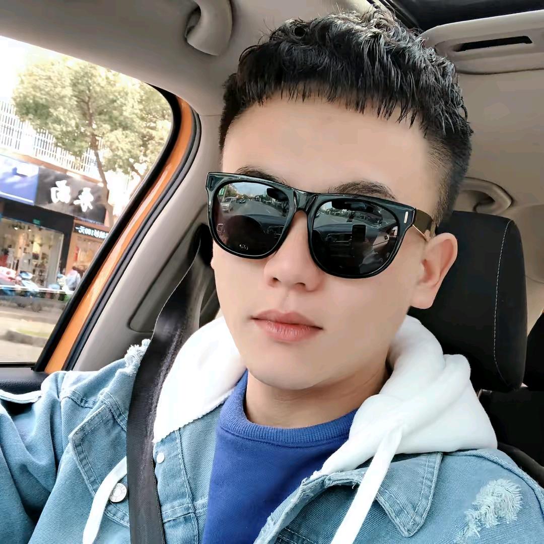 爱笑的小闯哥