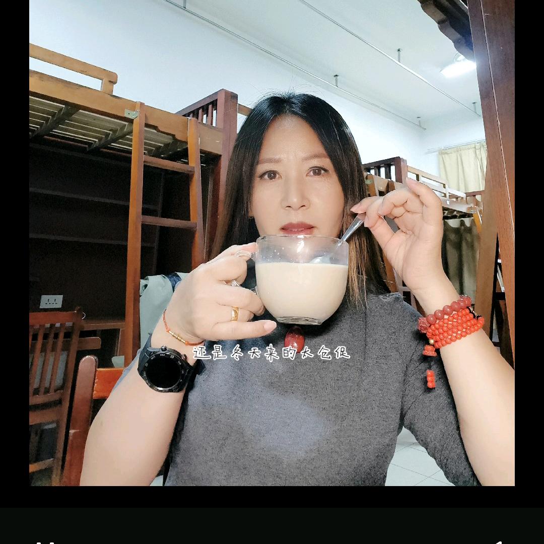 爱热闹的蔡姐。