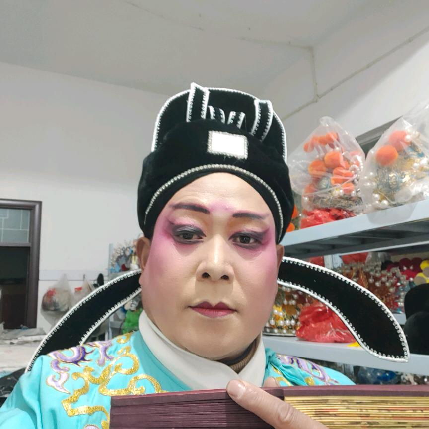 春暖花开戏曲服装店