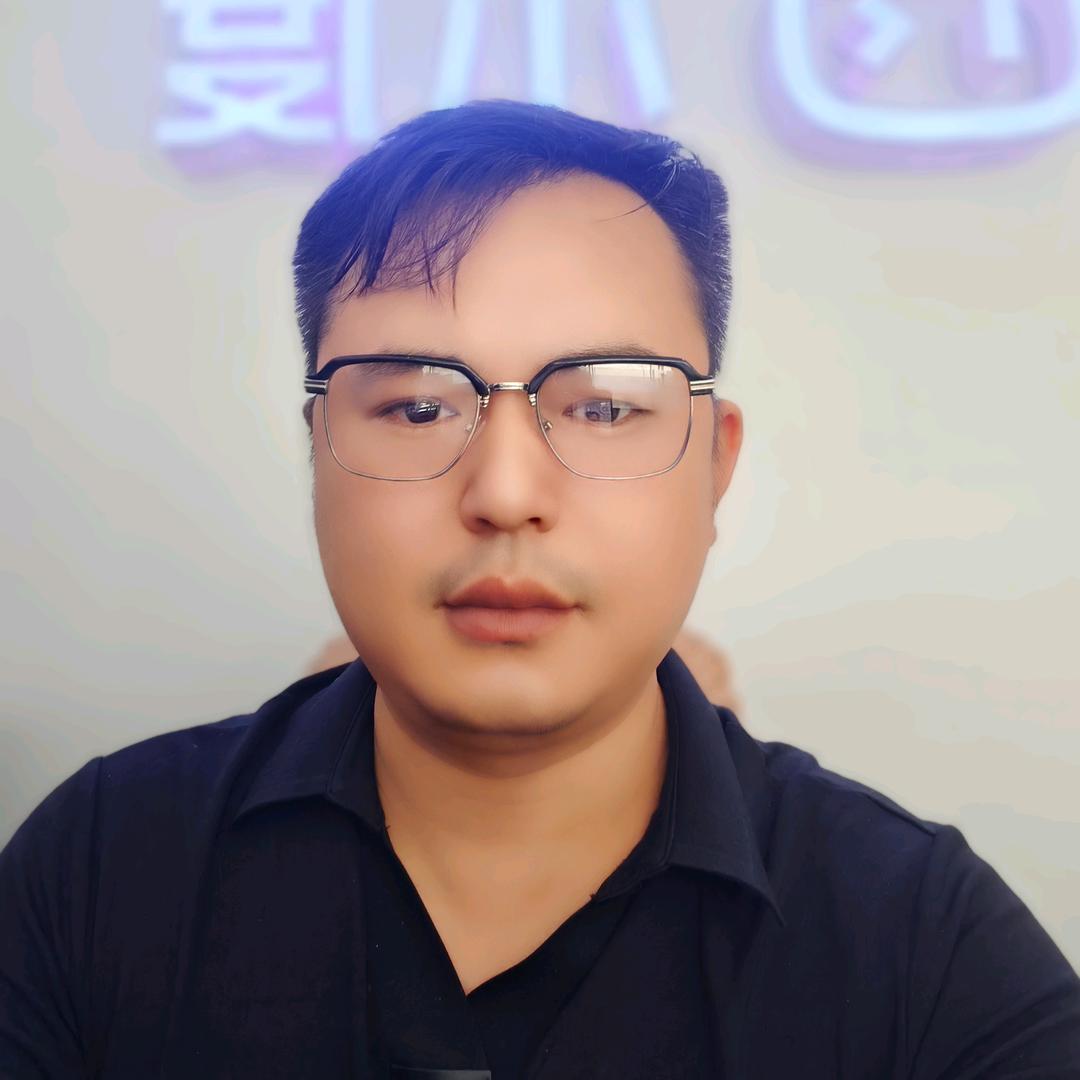 黄明伟  灯具供应商