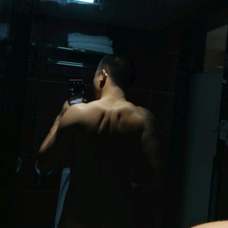 贫僧法号〃靓仔