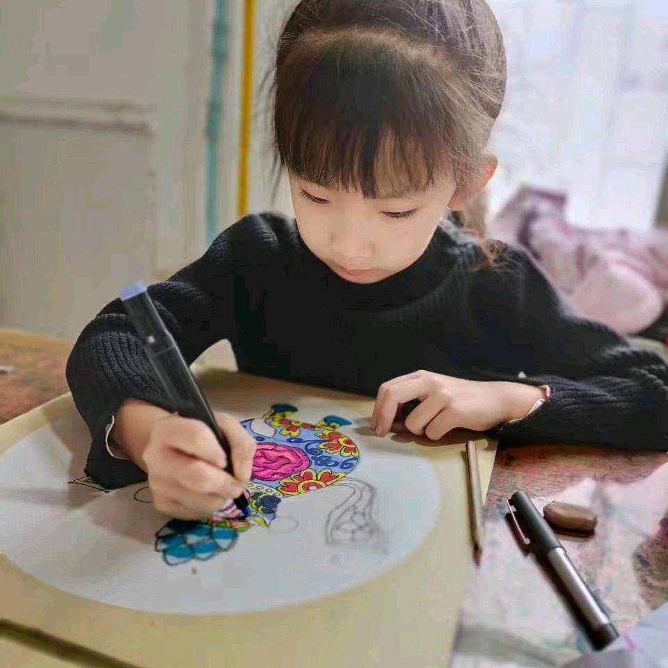 爱画画的小兰馨