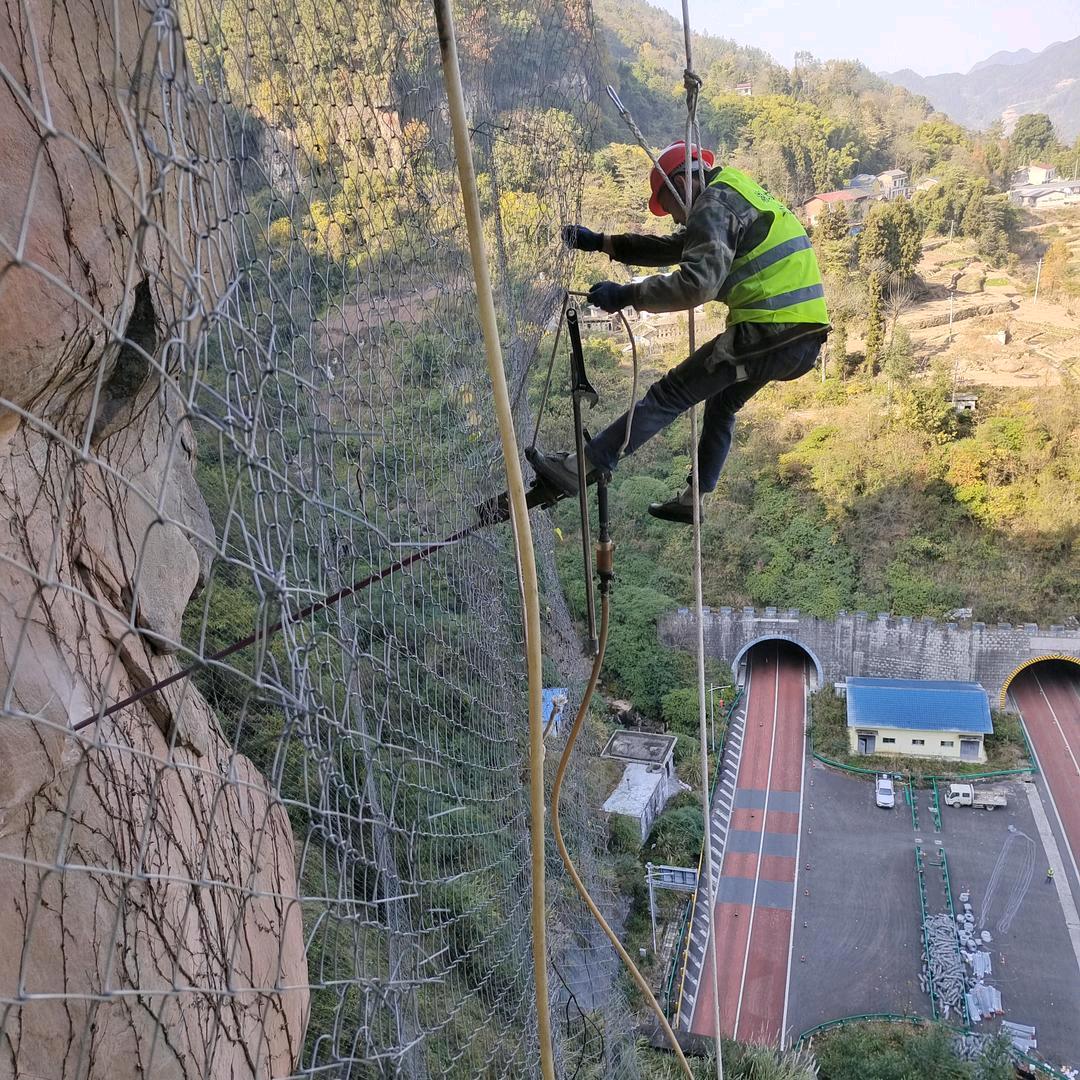 专业安装边坡防护网，施工队