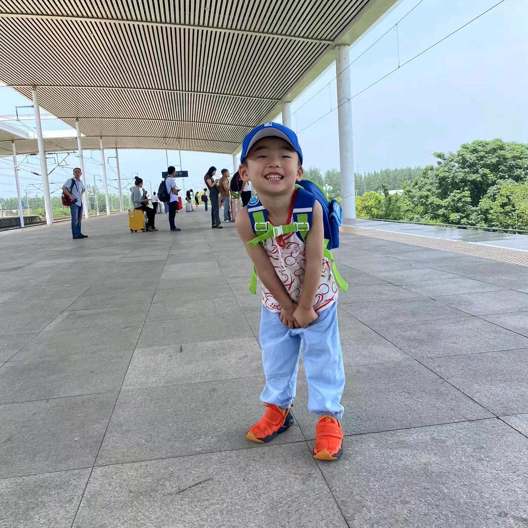 老王的生活(点橱窗看视频)