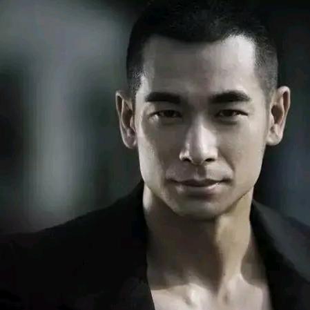 眉眼轻扬