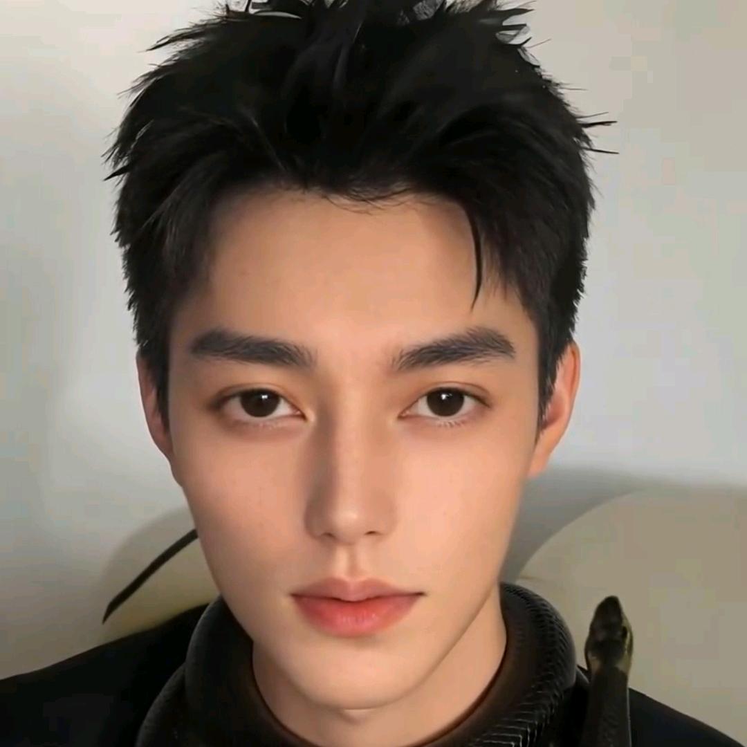 呆萌小哥^_^帅哒哒