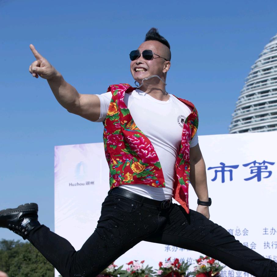 广场舞大叔（西安礼财影视文化传媒）小号