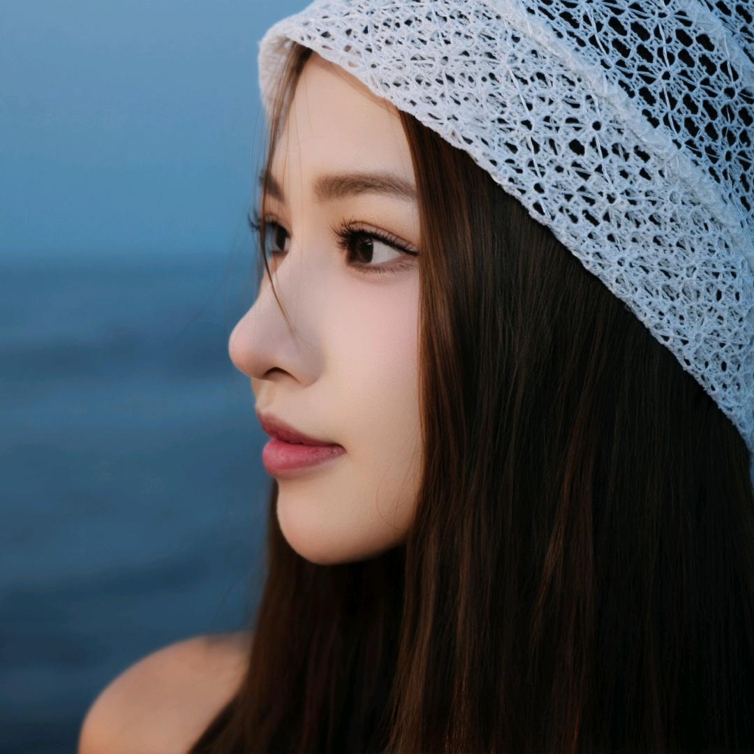 初次拥抱抖音的神秘女子