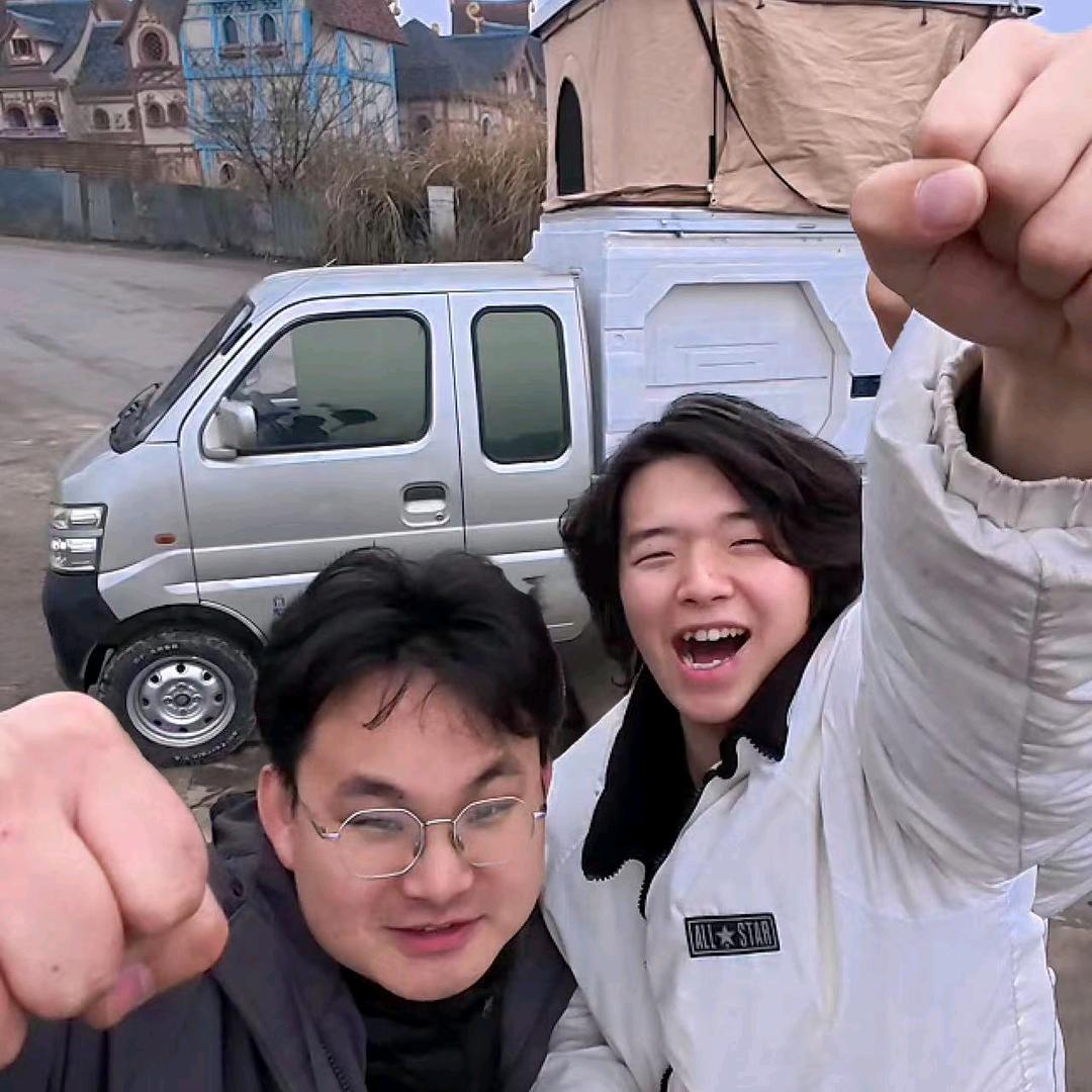 略靠谱旅社