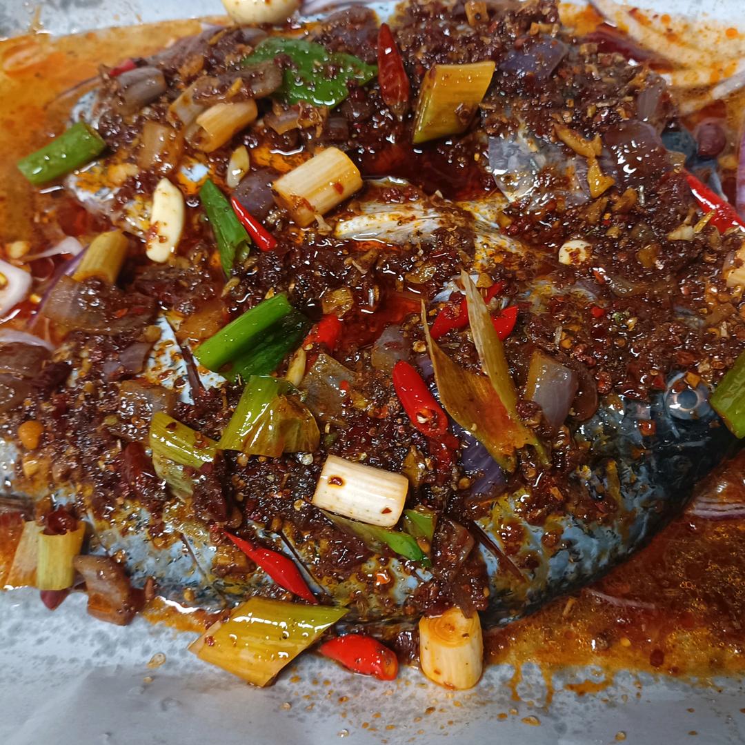 良哥纸包鱼香茅草碳烤罗非鱼