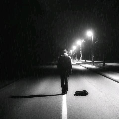 走在无人的街头