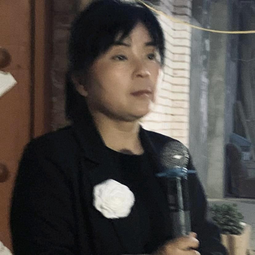 主持人周芬婷