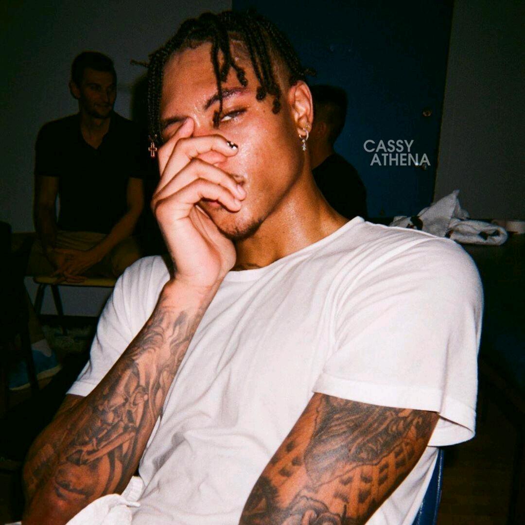 无情多是春庭雪。