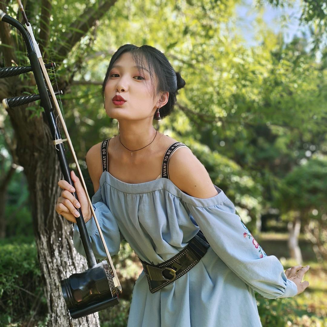 二胡由由（努力搬砖ing）