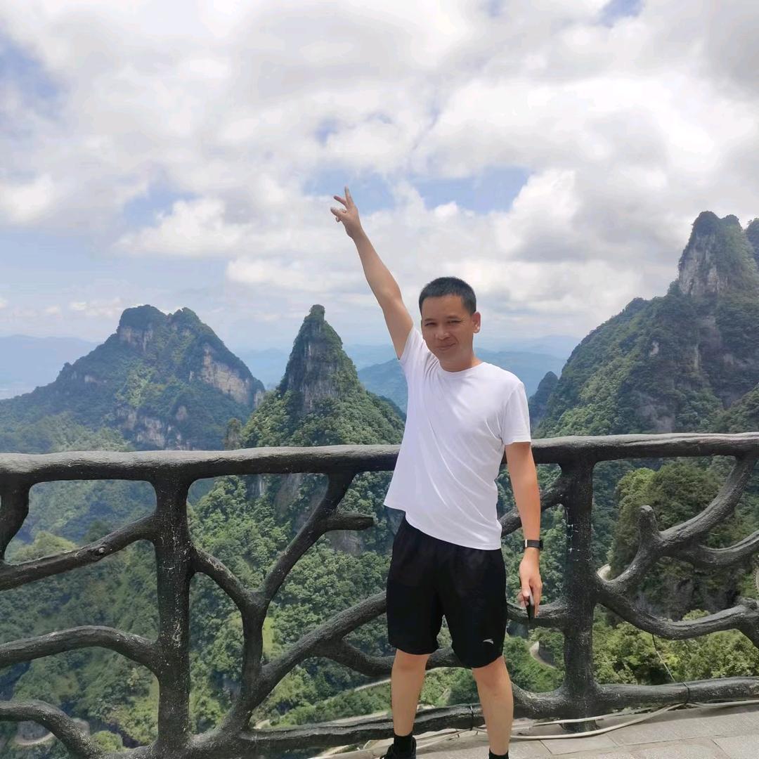 张主任(搞笑团)