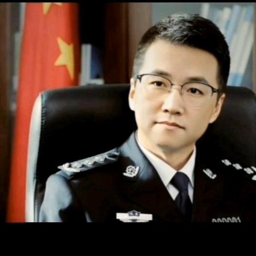 不忘初心牢记使命，为人民服务