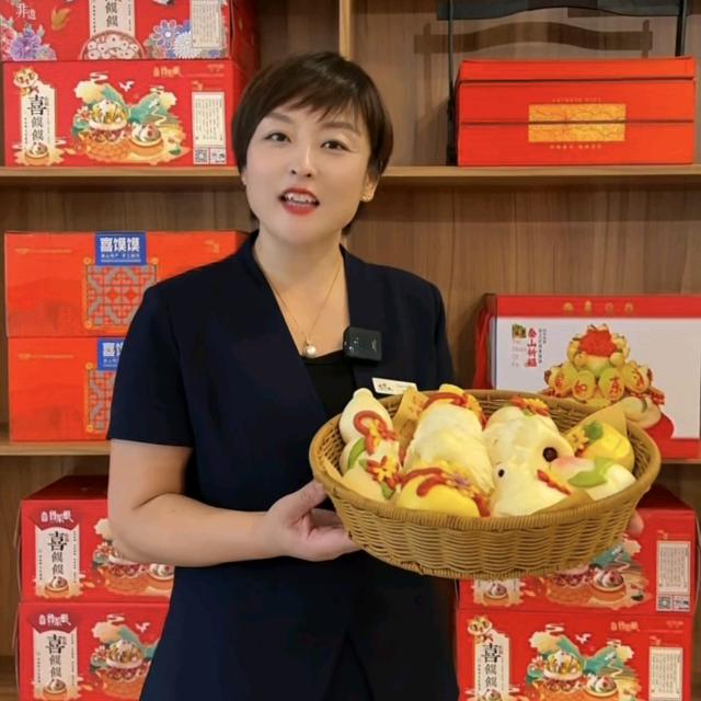 宴泰山辉姐