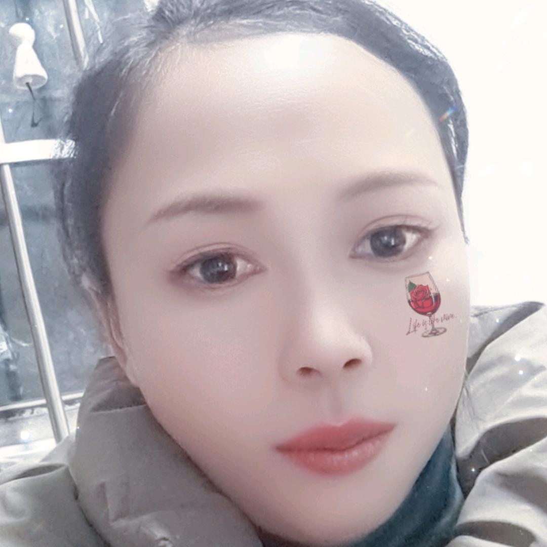 街头黑与伞