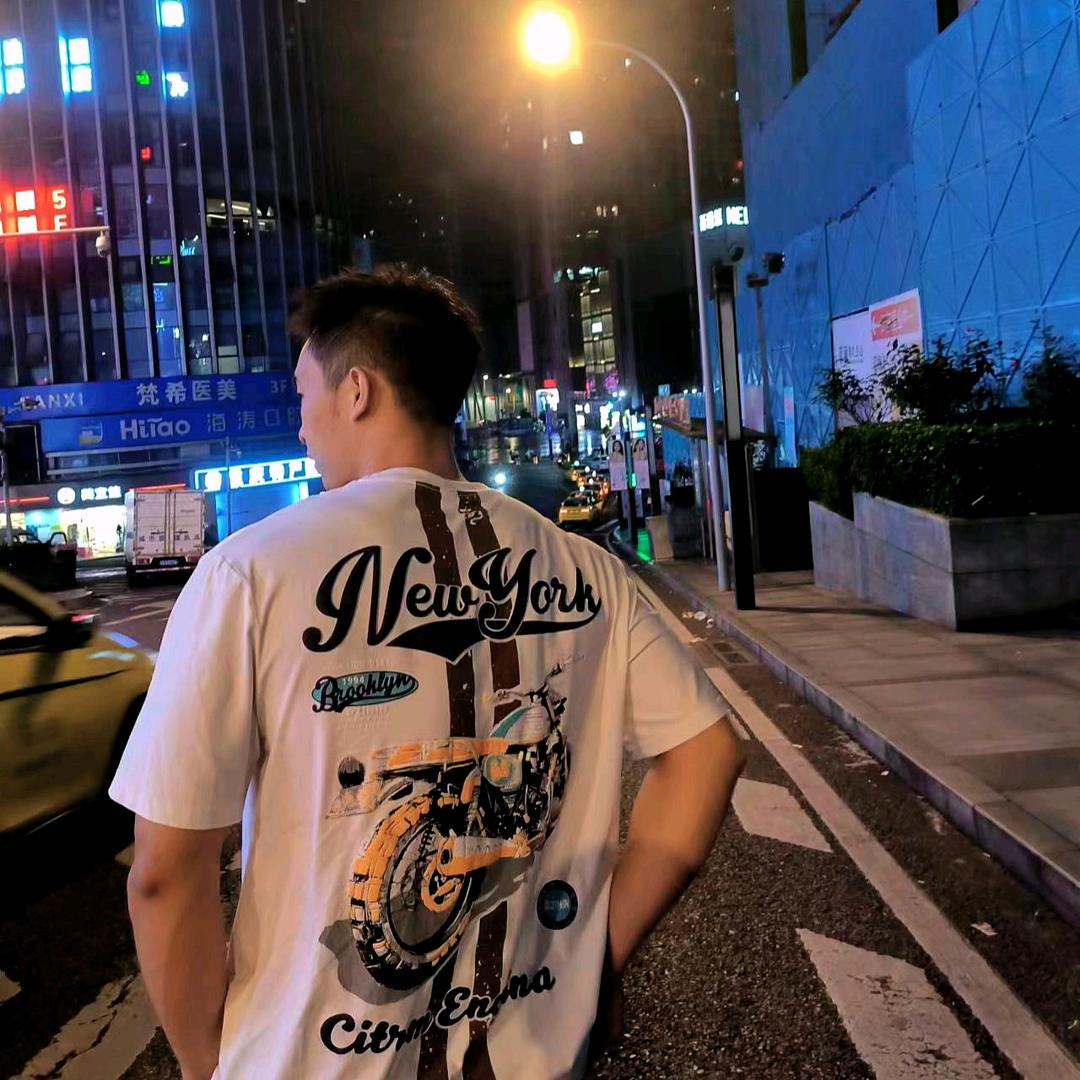 没有腹肌。