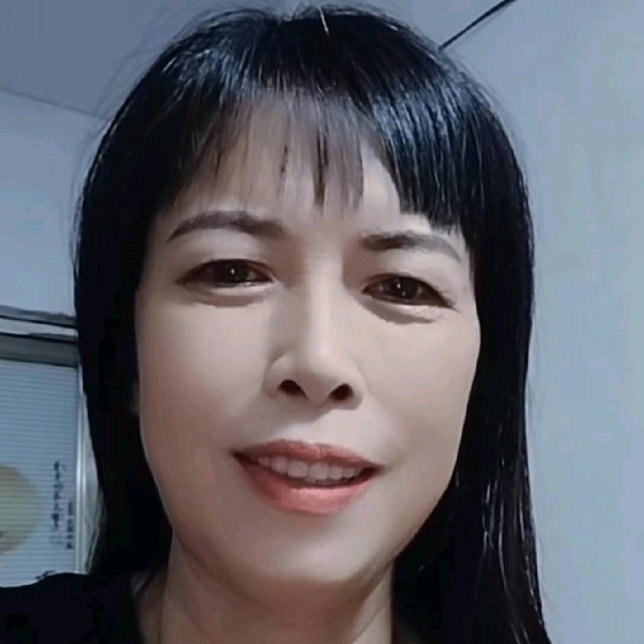 芸芸穿搭