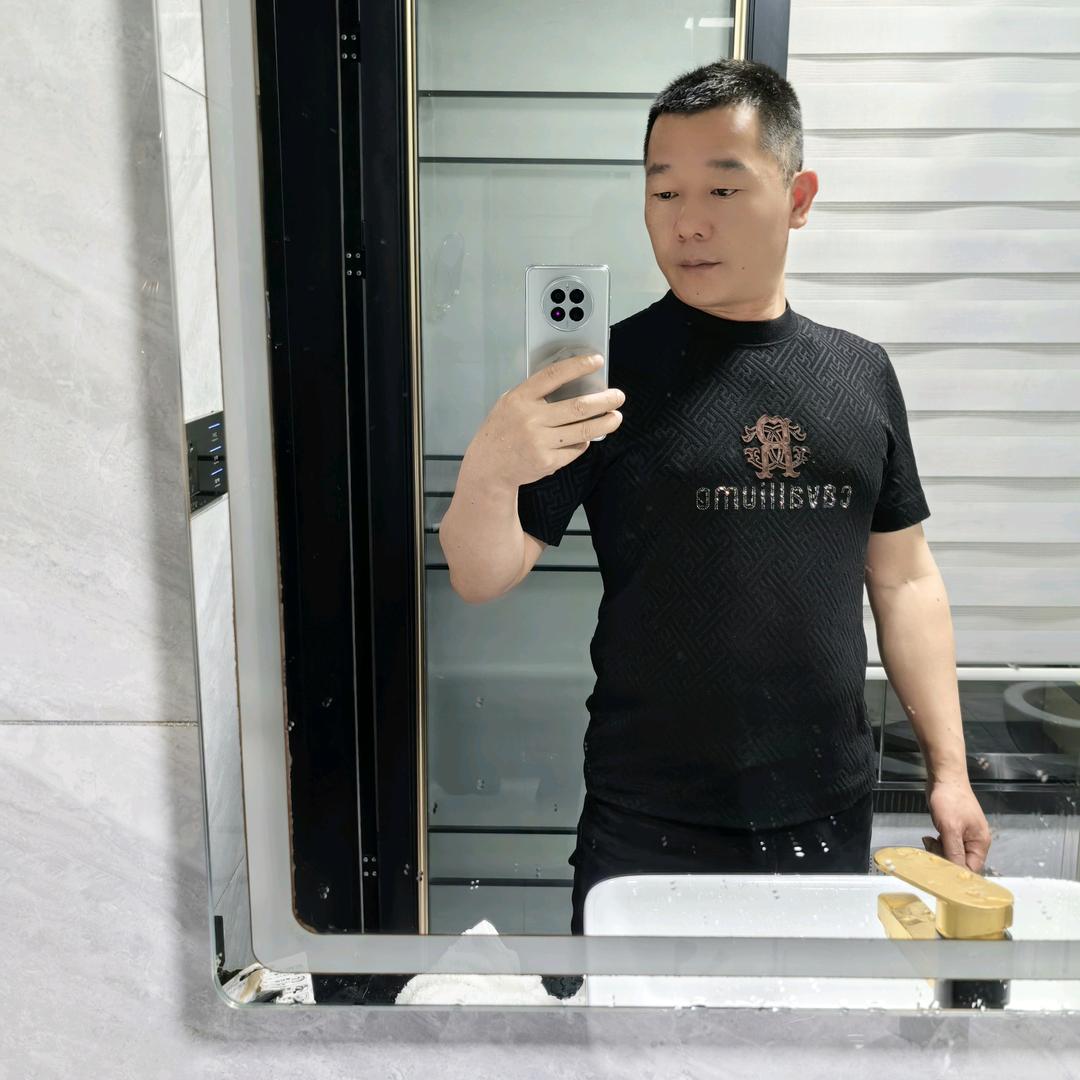 辉 煌
