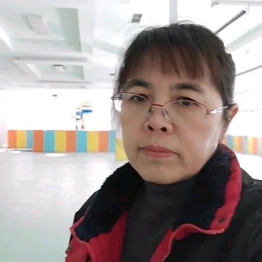 平度塑胶地板侯姐