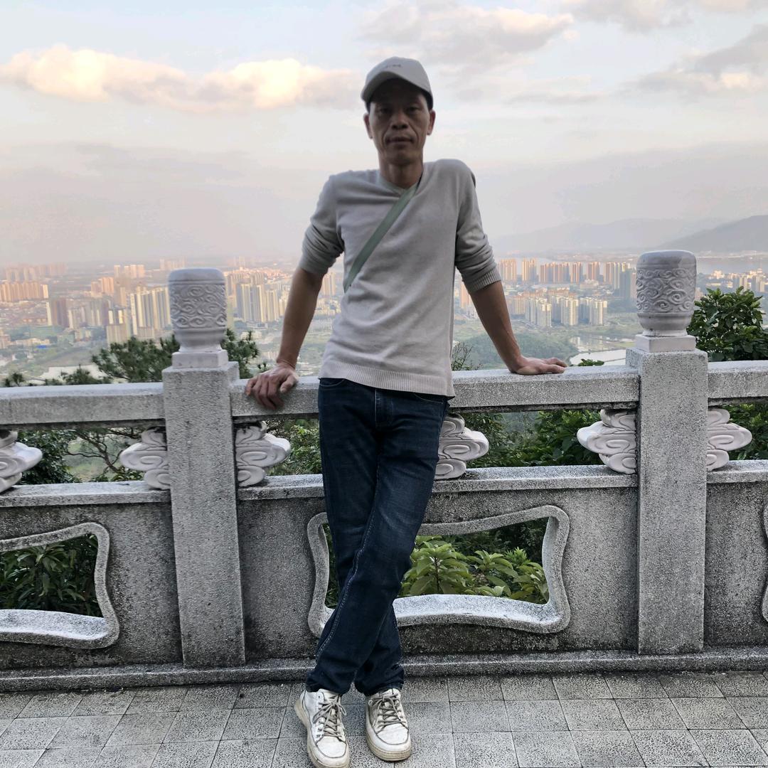 华小D
