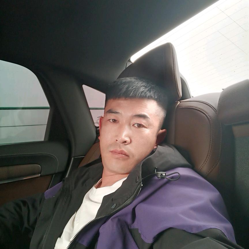 强子旅游草原天路车队