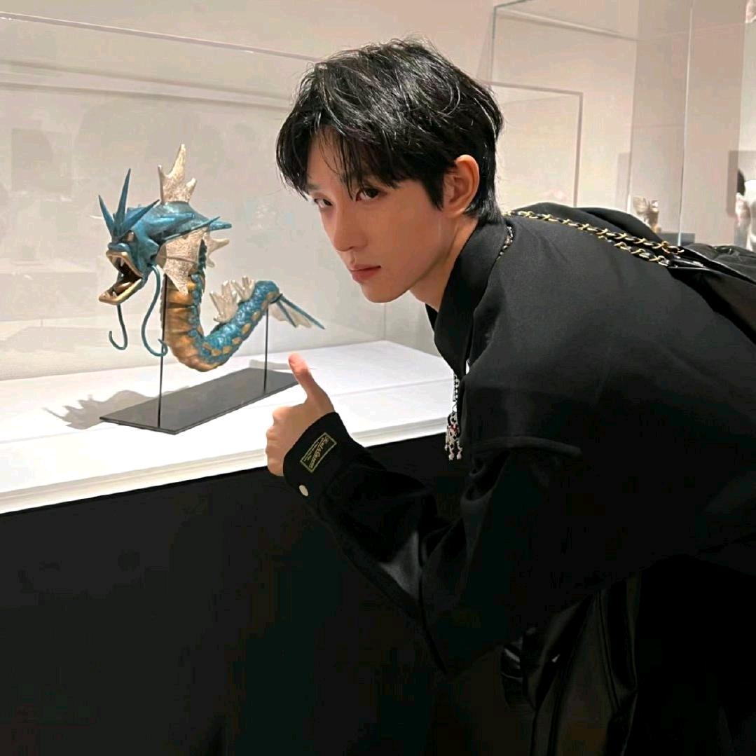 AAA肯德基疯狂星期四代吃