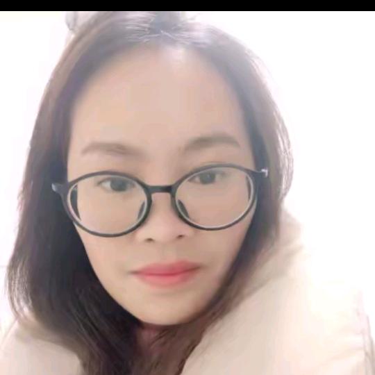 艳丽。