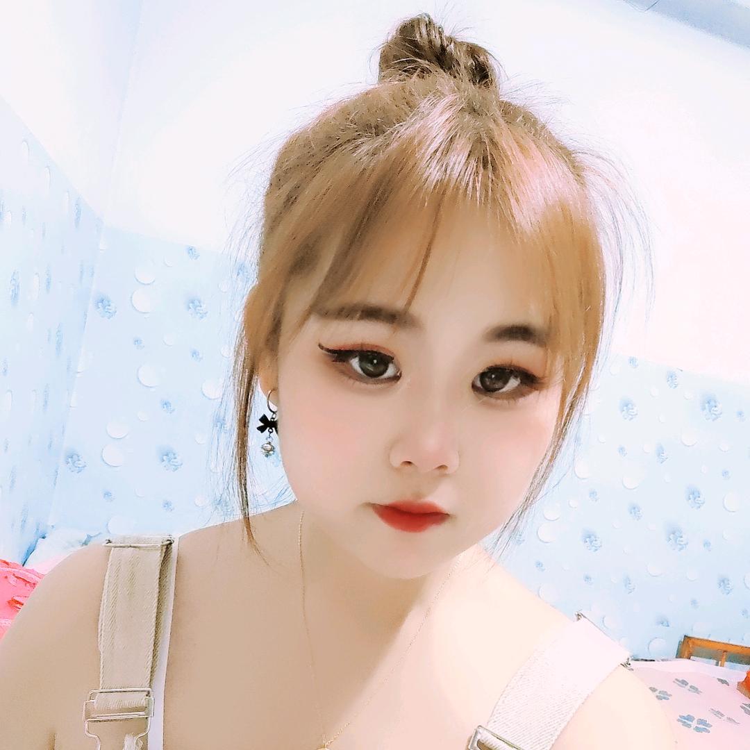 草莓•𝓒𝔂