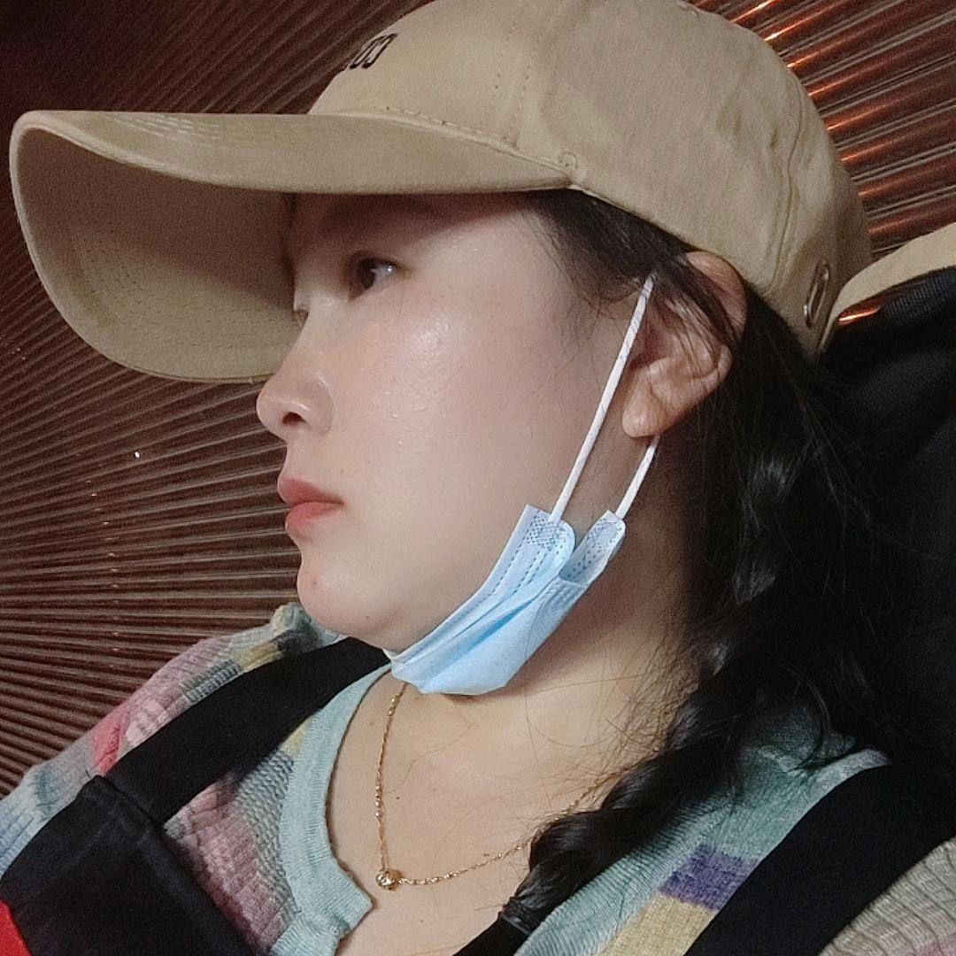 农村小刘  带娃摆摊